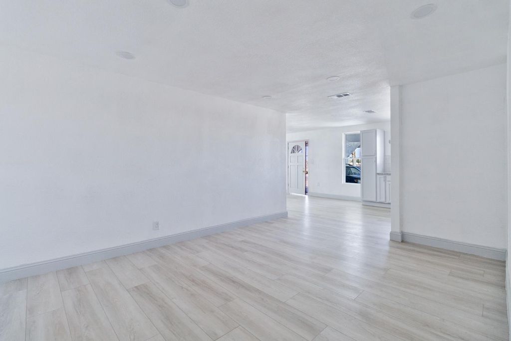 Image 48 of property listing at 815 E 5th Street, Hanford, CA 93230
