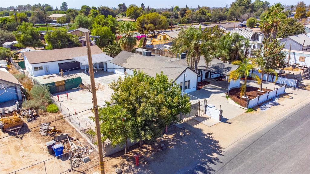 Image 5 of property listing at 815 E 5th Street, Hanford, CA 93230