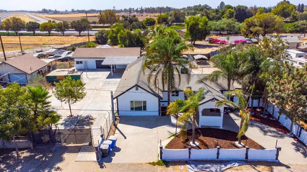 Image 6 of property listing at 815 E 5th Street, Hanford, CA 93230