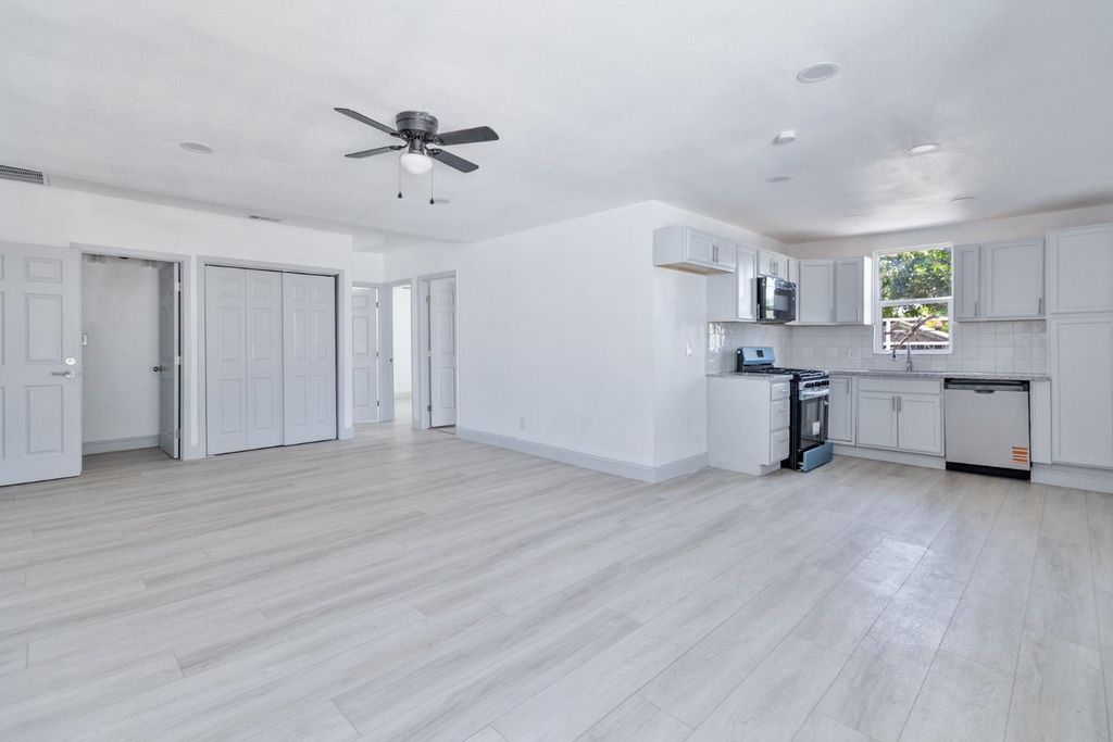 Image 61 of property listing at 815 E 5th Street, Hanford, CA 93230