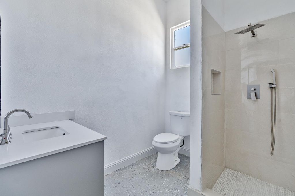 Image 80 of property listing at 815 E 5th Street, Hanford, CA 93230