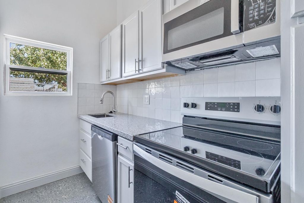 Image 83 of property listing at 815 E 5th Street, Hanford, CA 93230