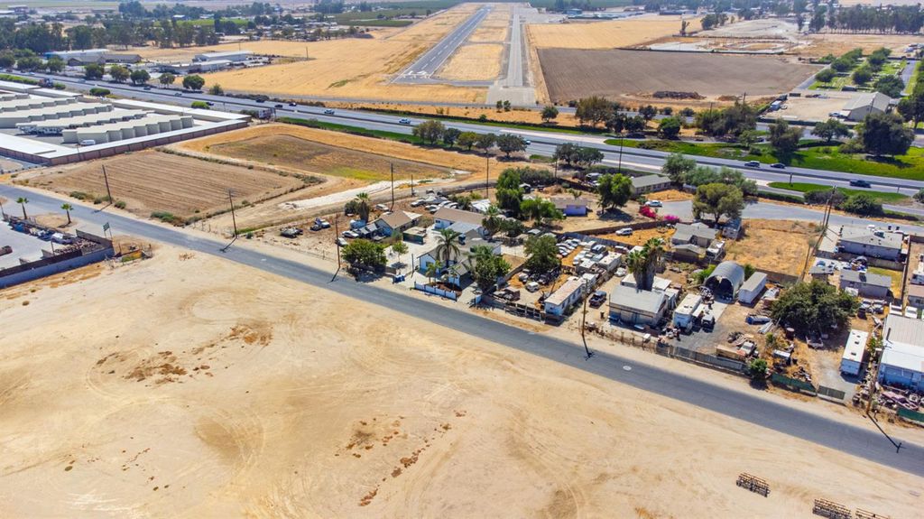 Image 9 of property listing at 815 E 5th Street, Hanford, CA 93230