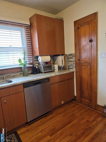 15-28 Parmelee Avenue 2, Fair Lawn, NJ 07410