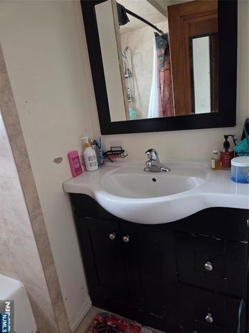 15-28 Parmelee Avenue 2, Fair Lawn, NJ 07410