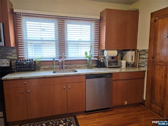 15-28 Parmelee Avenue 2, Fair Lawn, NJ 07410