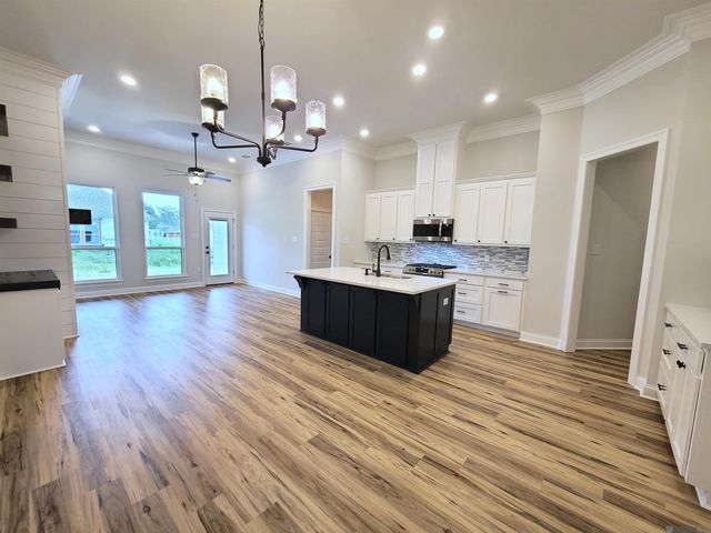 41112 Garden Ct, Gonzales, LA 70737