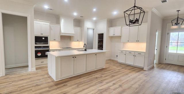 41112 Garden Ct, Gonzales, LA 70737