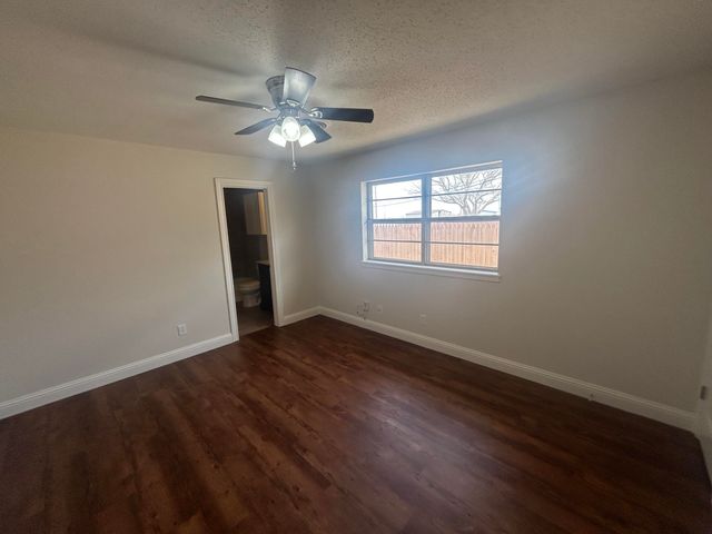 111 Bobby Street, Levelland, TX 79336