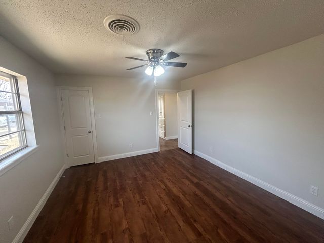 111 Bobby Street, Levelland, TX 79336