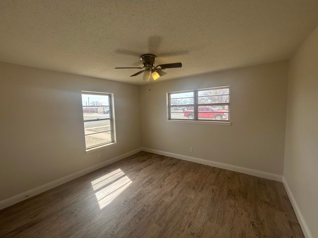 111 Bobby Street, Levelland, TX 79336