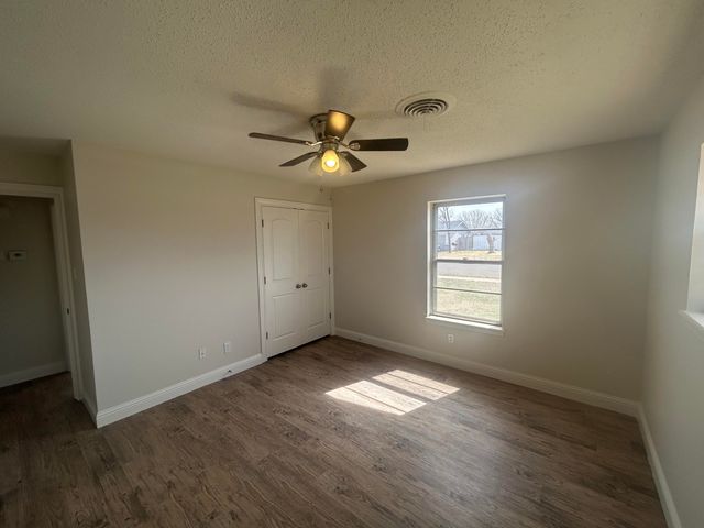 111 Bobby Street, Levelland, TX 79336