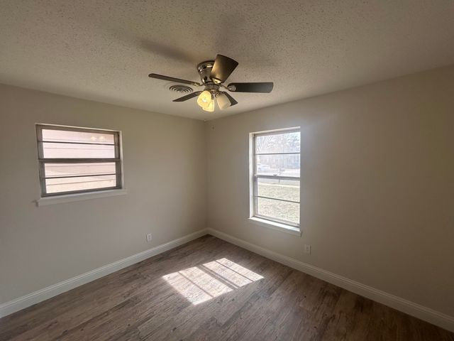 111 Bobby Street, Levelland, TX 79336