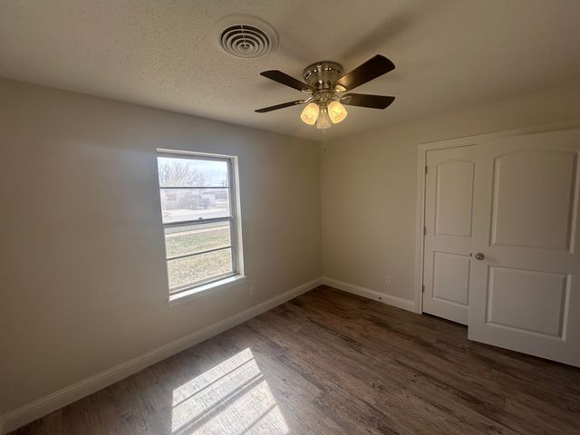 111 Bobby Street, Levelland, TX 79336