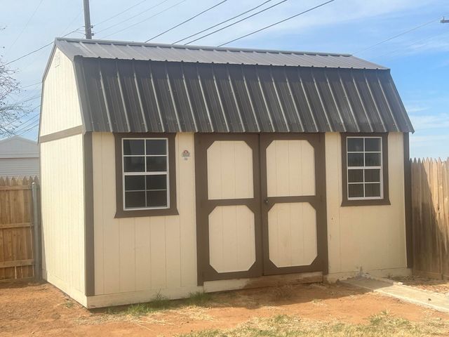 111 Bobby Street, Levelland, TX 79336