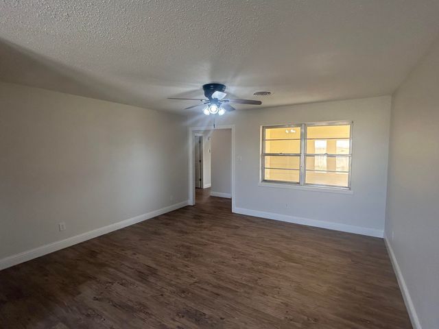 111 Bobby Street, Levelland, TX 79336