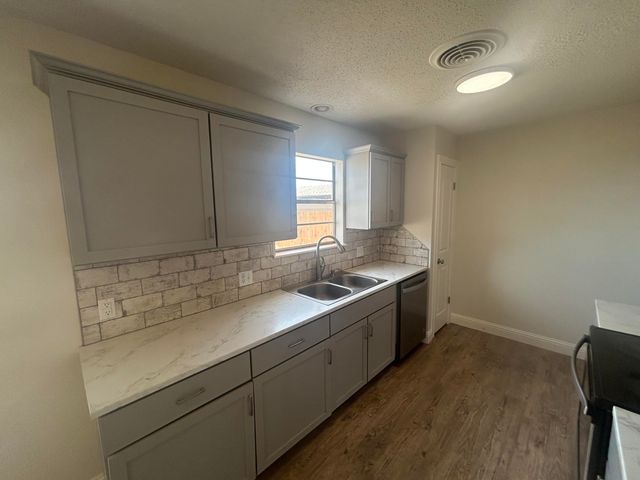 111 Bobby Street, Levelland, TX 79336