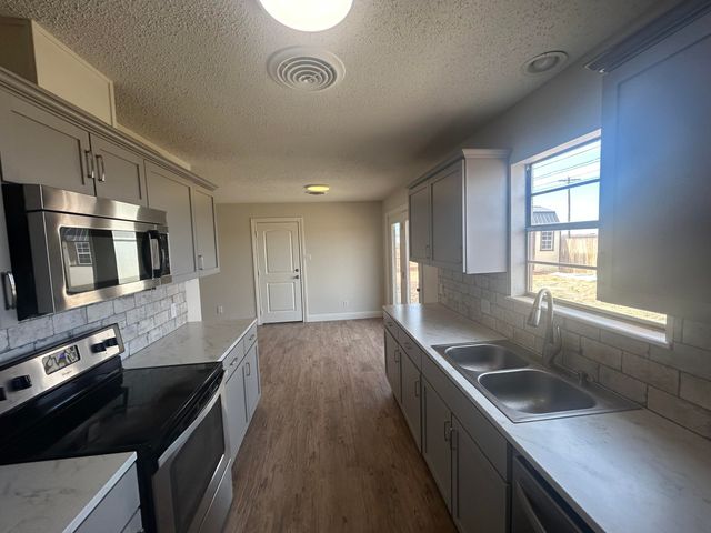 111 Bobby Street, Levelland, TX 79336