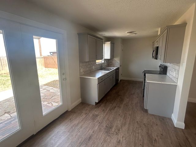 111 Bobby Street, Levelland, TX 79336