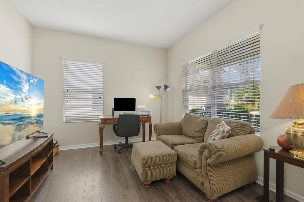 Image 12 of property listing at 11904 FOREST PARK CIRCLE, Bradenton, FL 34211