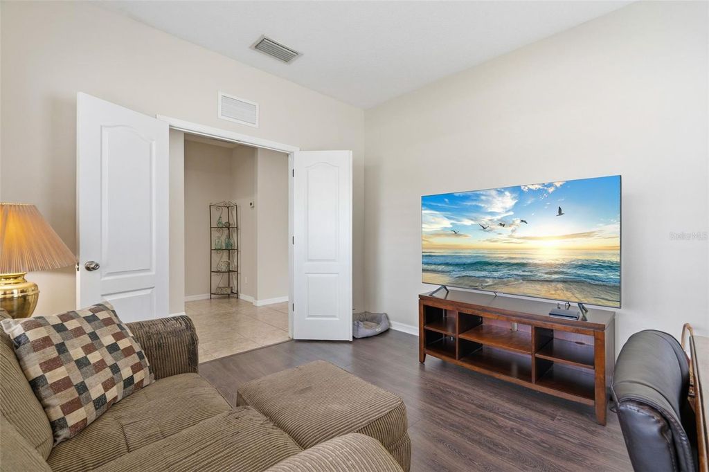 Image 13 of property listing at 11904 FOREST PARK CIRCLE, Bradenton, FL 34211