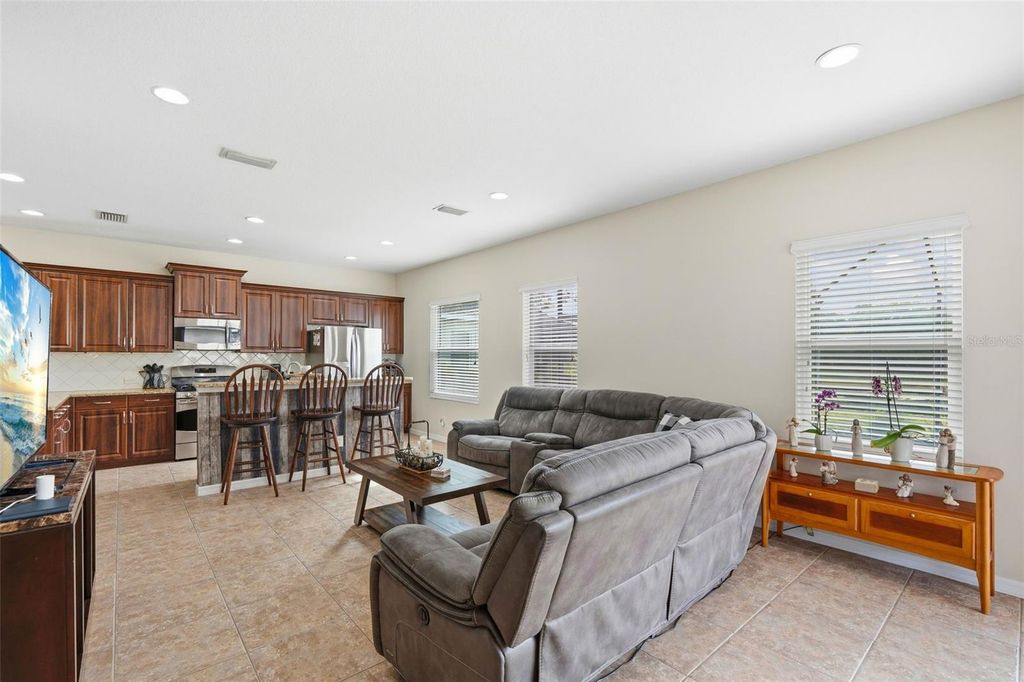 Image 19 of property listing at 11904 FOREST PARK CIRCLE, Bradenton, FL 34211