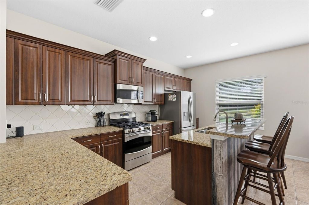 Image 22 of property listing at 11904 FOREST PARK CIRCLE, Bradenton, FL 34211