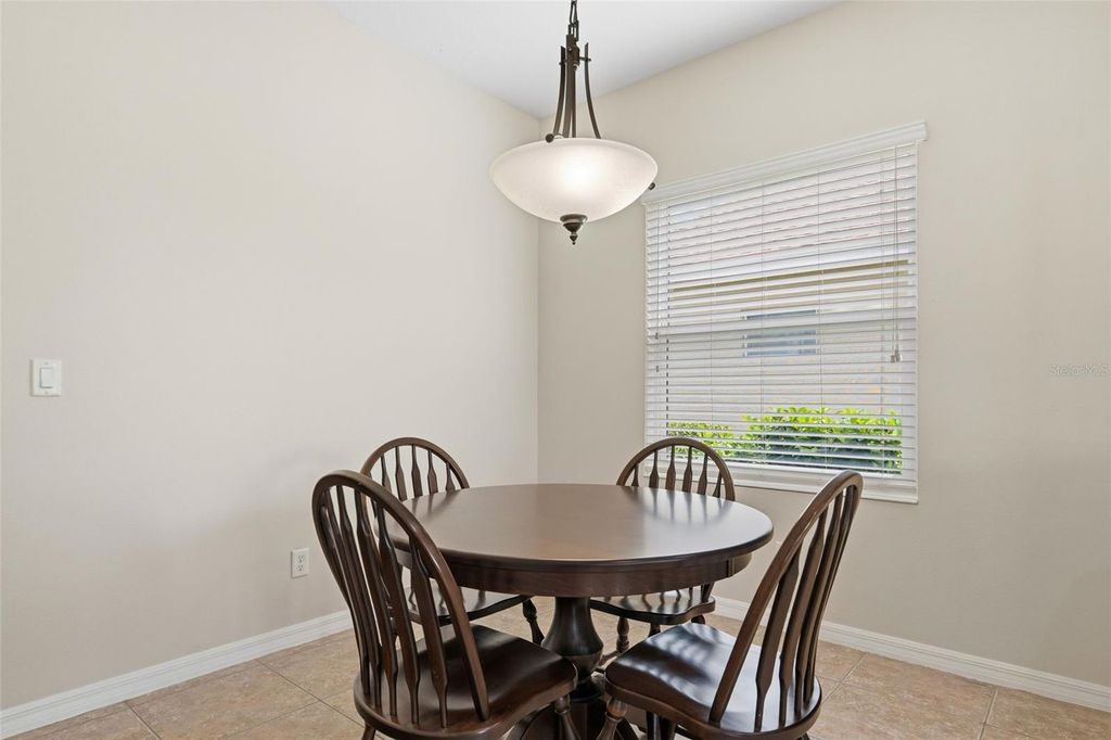 Image 26 of property listing at 11904 FOREST PARK CIRCLE, Bradenton, FL 34211