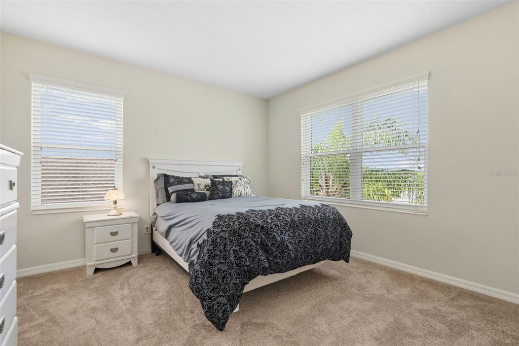 Image 32 of property listing at 11904 FOREST PARK CIRCLE, Bradenton, FL 34211