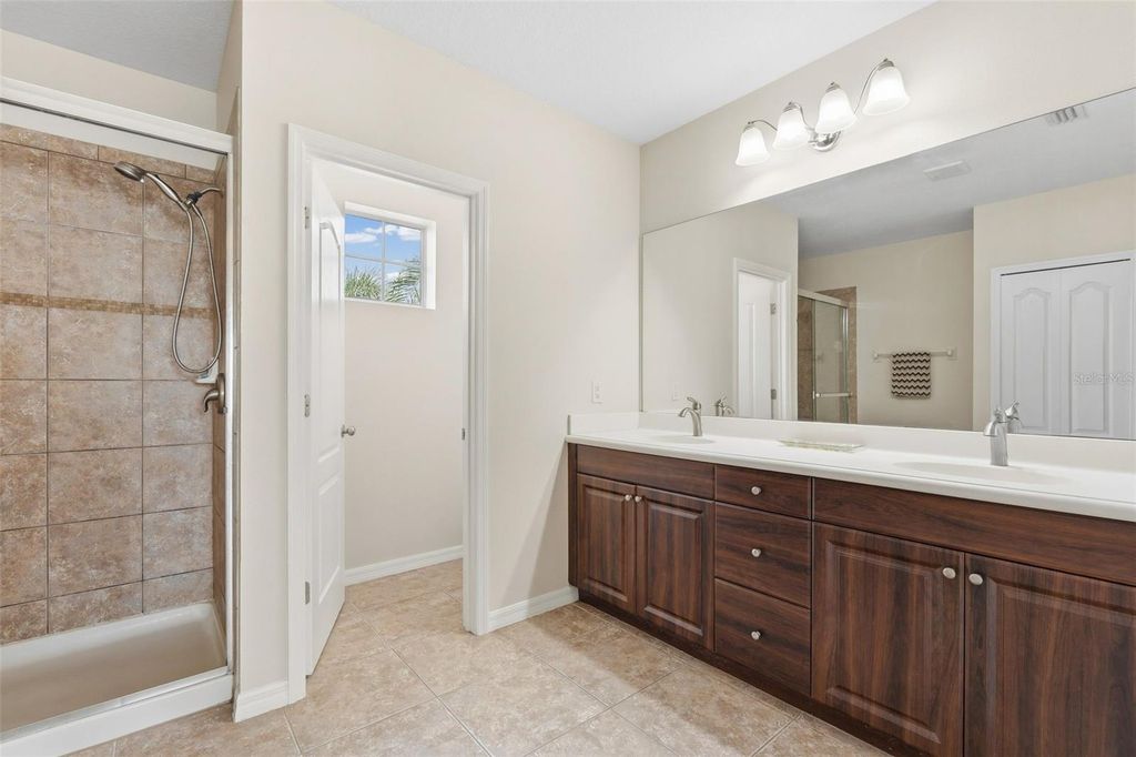 Image 42 of property listing at 11904 FOREST PARK CIRCLE, Bradenton, FL 34211