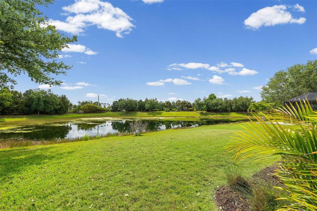 Image 49 of property listing at 11904 FOREST PARK CIRCLE, Bradenton, FL 34211