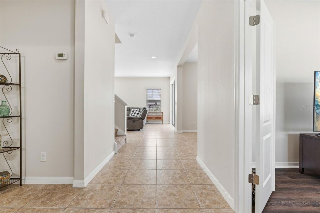 Image 10 of property listing at 11904 FOREST PARK CIRCLE, Bradenton, FL 34211