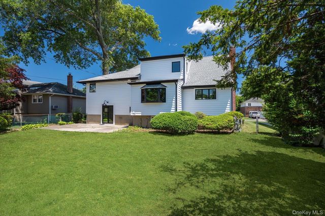 75 Melanie Lane, Syosset, NY 11791