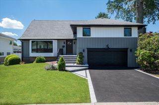75 Melanie Lane, Syosset, NY 11791