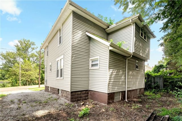 1152 Manning Avenue, Akron, OH 44307