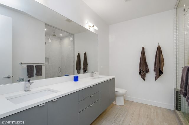 2903 W Lyndale Street 2, Chicago, IL 60647