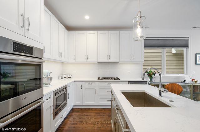 2903 W Lyndale Street 2, Chicago, IL 60647