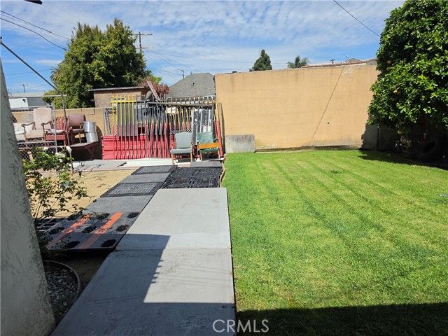 8927 S Denker, Los Angeles, CA 90047