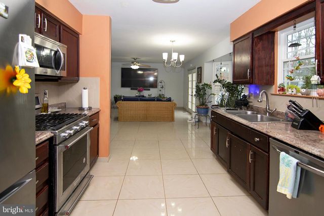 6 ASH CT, Sicklerville, NJ 08081