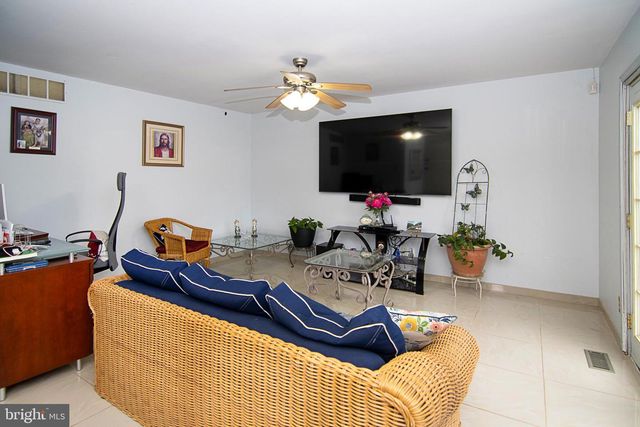 6 ASH CT, Sicklerville, NJ 08081