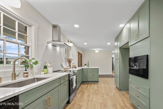 609 Coventry Rd, Knoxville, TN 37923