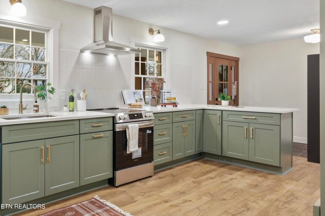 609 Coventry Rd, Knoxville, TN 37923