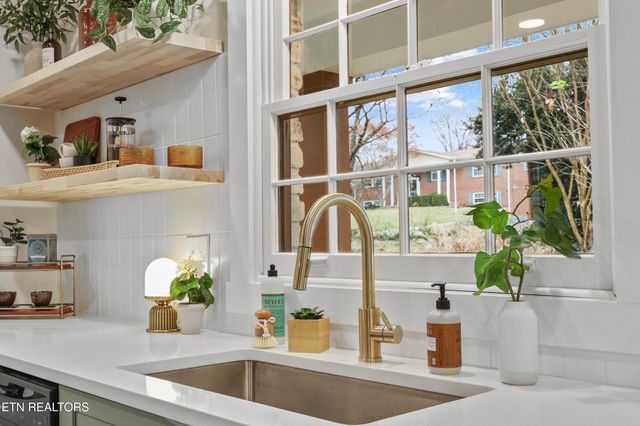 609 Coventry Rd, Knoxville, TN 37923