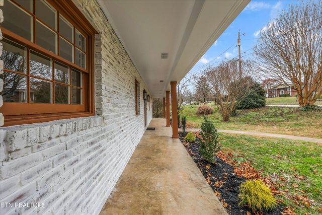 609 Coventry Rd, Knoxville, TN 37923