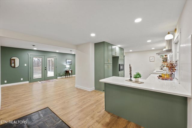 609 Coventry Rd, Knoxville, TN 37923