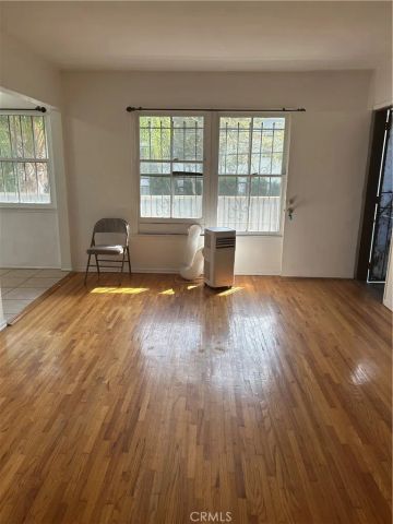 873 N Hoover, Los Angeles, CA 90029