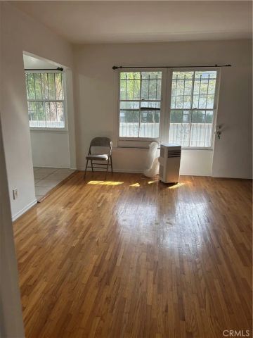 873 N Hoover, Los Angeles, CA 90029