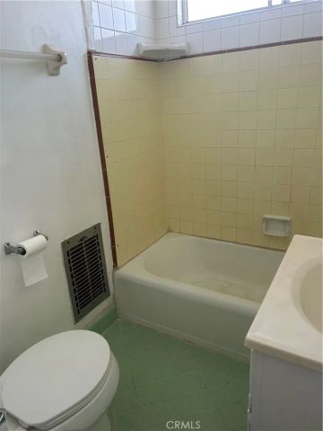 873 N Hoover, Los Angeles, CA 90029