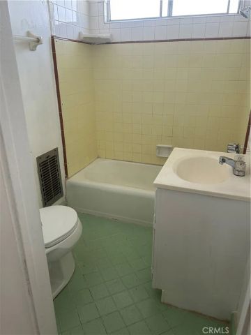 873 N Hoover, Los Angeles, CA 90029
