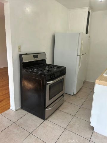 873 N Hoover, Los Angeles, CA 90029